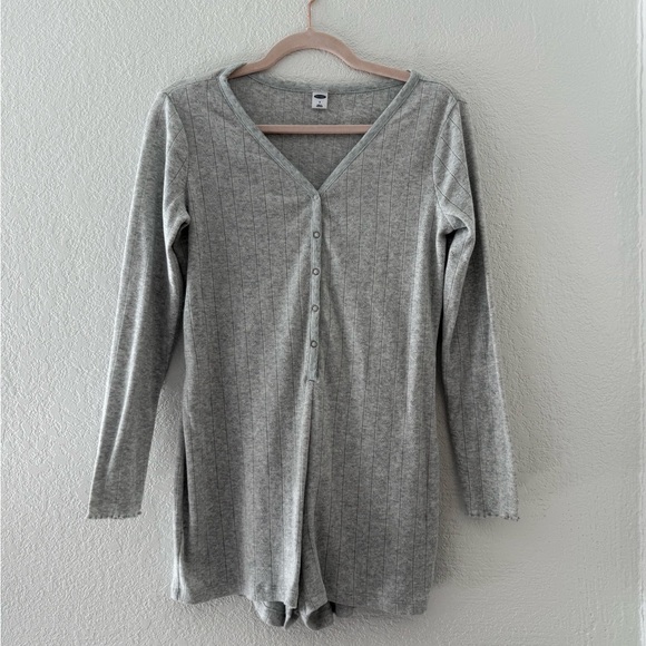 Old Navy Cozy Pointelle-Knit Romper Light Grey  V-neck Snap Buttons Size Small - Picture 4 of 11